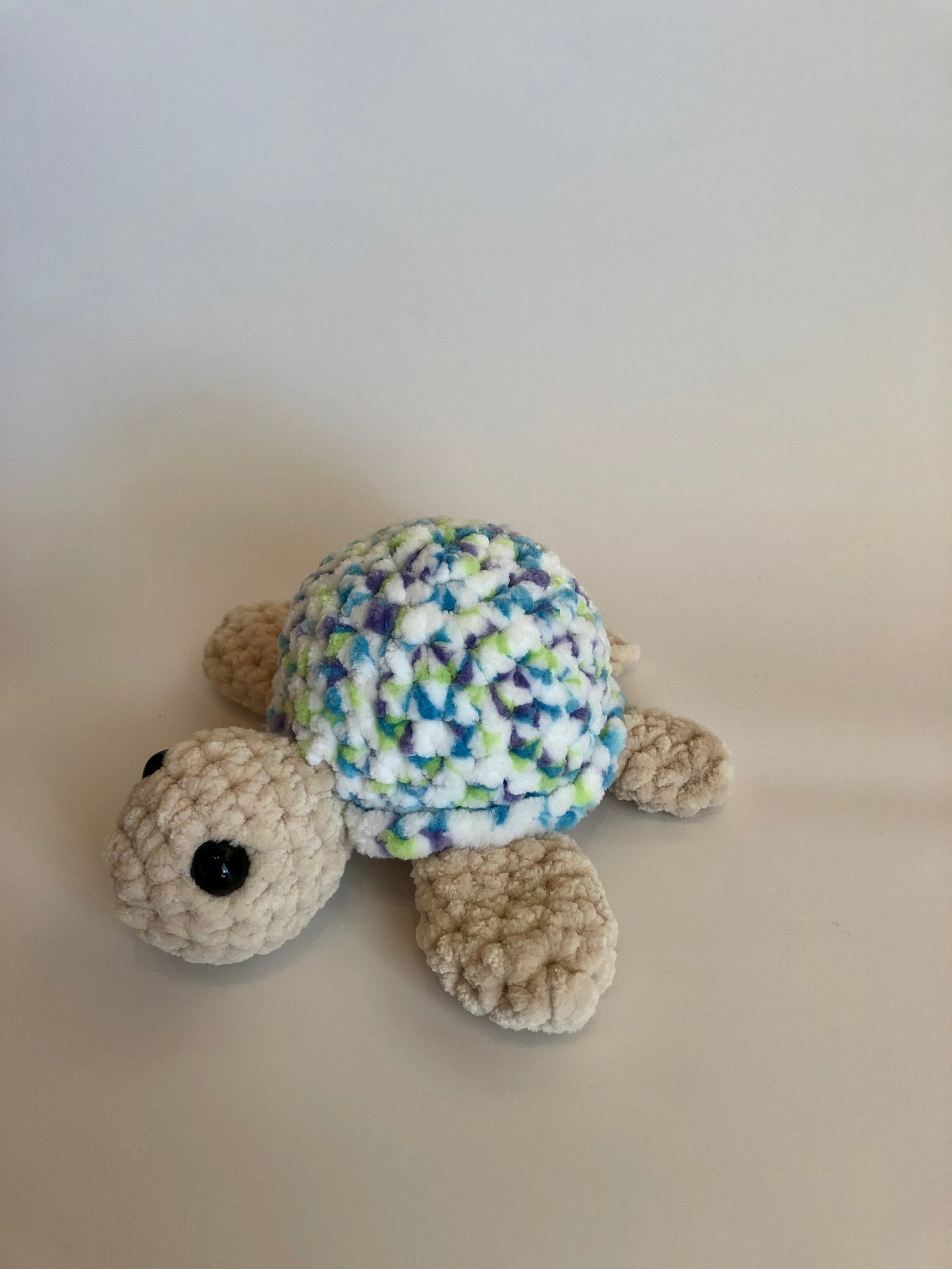 Schildkröte weiss/hellgrün/lila/blau